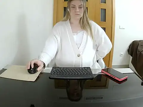 Snapshot of Adelyxveex chatting on November 27, 2025, 11:07 pm Adelyxveex online show from November 27, 2025, 11:07 pm