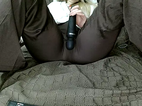 Snapshot of Adelyxveex chatting on December 4, 2025, 12:25 pm Adelyxveex online show from December 4, 2025, 12:25 pm