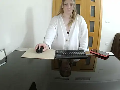 Snapshot of Adelyxveex chatting on January 8, 2026, 10:12 pm Adelyxveex online show from January 8, 2026, 10:12 pm