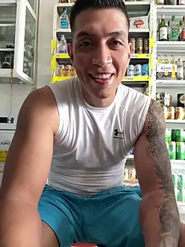 Snapshot of OliverWest04 chatting on November 27, 2025, 5:26 pm OliverWest04 online show from November 27, 2025, 5:26 pm