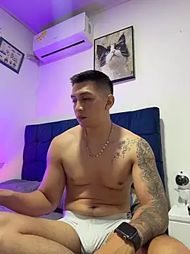 Snapshot of OliverWest04 chatting on November 28, 2025, 4:20 pm OliverWest04 online show from November 28, 2025, 4:20 pm