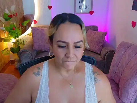 Snapshot of Aunty_milf chatting on January 12, 2026, 7:08 pm Aunty milf online show from January 12, 2026, 7:08 pm