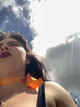 Snapshot of Yuliks_ chatting on December 3, 2025, 3:54 pm Yuliks online show from December 3, 2025, 3:54 pm