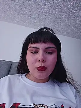 Snapshot of Yuliks_ chatting on December 13, 2025, 9:42 pm Yuliks online show from December 13, 2025, 9:42 pm