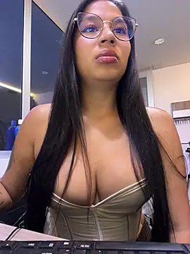 Snapshot of ImBrenda_1 chatting on February 18, 2026, 11:44 pm ImBrenda 1 online show from February 18, 2026, 11:44 pm