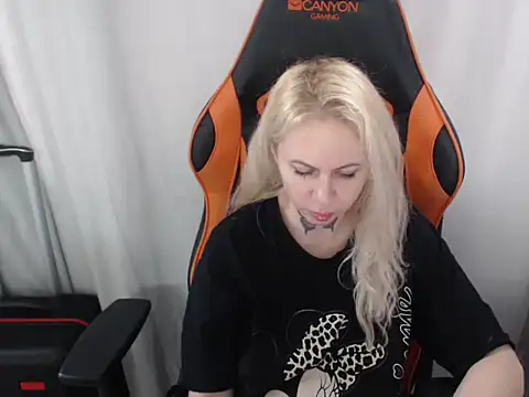 Snapshot of MissButterfly69 chatting on November 29, 2025, 11:35 am MissButterfly69 online show from November 29, 2025, 11:35 am