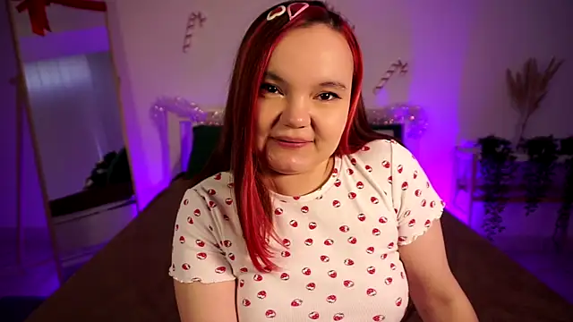 Snapshot of Rose_Luvv chatting on December 19, 2025, 7:26 am Rose Luvv online show from December 19, 2025, 7:26 am