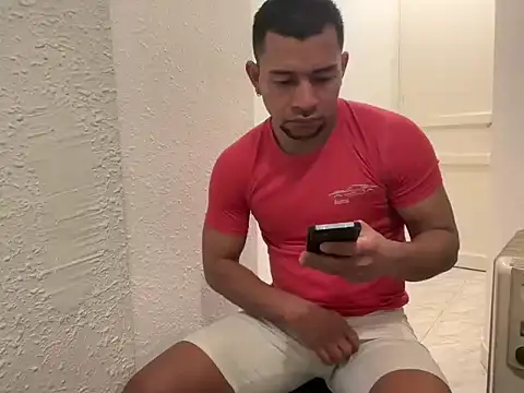 Snapshot of esleider12 chatting on December 17, 2025, 5:24 am esleider12 online show from December 17, 2025, 5:24 am