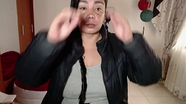 Snapshot of vivian-milf chatting on December 4, 2025, 12:36 pm vivian-milf online show from December 4, 2025, 12:36 pm