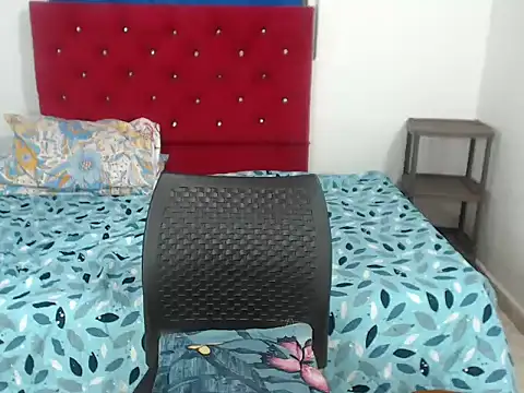 libby blonde online show from December 4, 2025, 2:04 pm