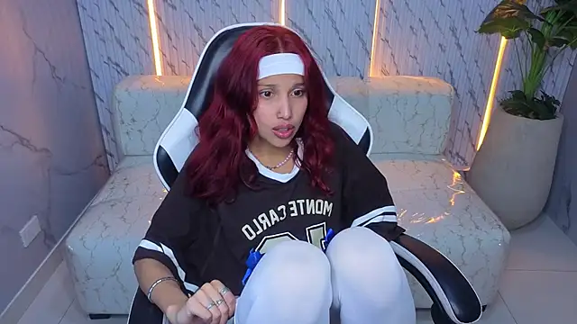 Snapshot of Saphire_Tx chatting on December 14, 2025, 1:05 pm Saphire Tx online show from December 14, 2025, 1:05 pm