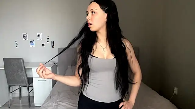 Snapshot of BabyEmi chatting on November 28, 2025, 9:12 am BabyEmi online show from November 28, 2025, 9:12 am