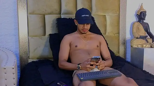 Snapshot of Brand_Collins chatting on December 5, 2025, 8:38 pm Brand Collins online show from December 5, 2025, 8:38 pm