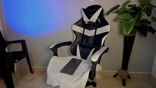 Snapshot of Brand_Collins chatting on December 13, 2025, 7:53 pm Brand Collins online show from December 13, 2025, 7:53 pm