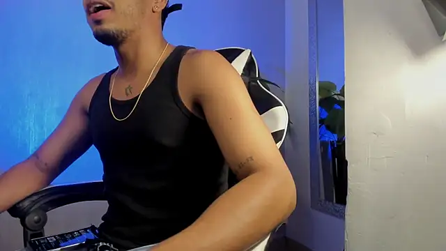 Snapshot of Brand_Collins chatting on December 14, 2025, 7:58 am Brand Collins online show from December 14, 2025, 7:58 am