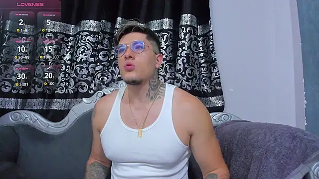 Snapshot of ArturFrostt chatting on December 4, 2025, 11:19 am ArturFrostt online show from December 4, 2025, 11:19 am