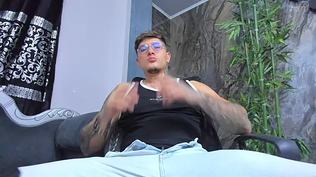 Snapshot of ArturFrostt chatting on December 5, 2025, 11:19 am ArturFrostt online show from December 5, 2025, 11:19 am