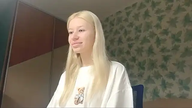 Snapshot of Barbie_Blondie chatting on December 14, 2025, 7:07 pm Barbie Blondie online show from December 14, 2025, 7:07 pm