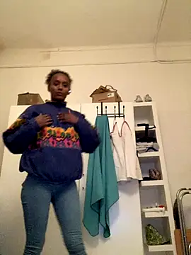 Snapshot of ___Hannah___ chatting on November 30, 2025, 4:27 am Hannah online show from November 30, 2025, 4:27 am