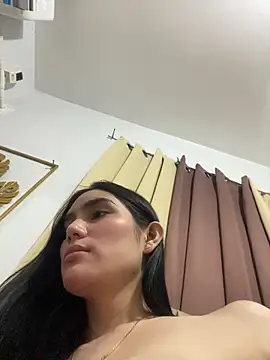 Snapshot of SofiaHarison chatting on December 22, 2025, 11:13 pm SofiaHarison online show from December 22, 2025, 11:13 pm