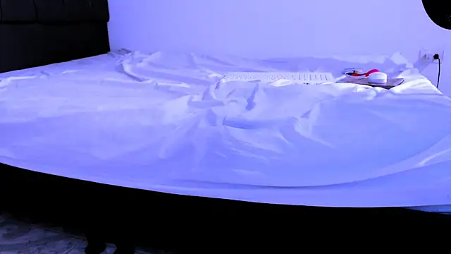 NoaLeon21 online show from November 28, 2025, 7:05 pm