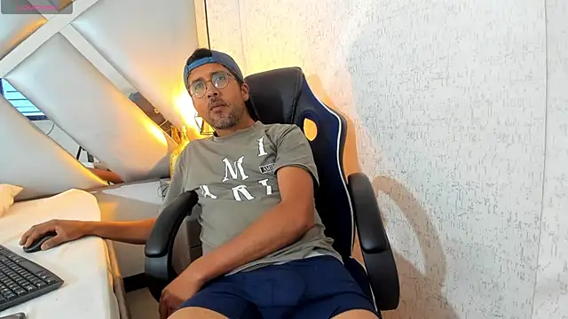 Snapshot of DANIDICK_VC chatting on November 28, 2025, 12:19 pm DANIDICK VC online show from November 28, 2025, 12:19 pm