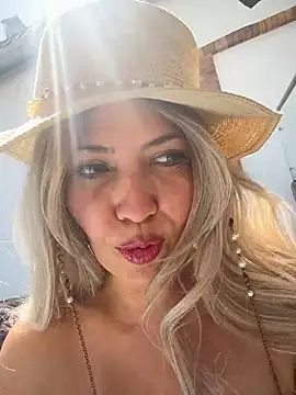 Snapshot of IsaSantoDomingo chatting on December 1, 2025, 2:44 pm IsaSantoDomingo online show from December 1, 2025, 2:44 pm