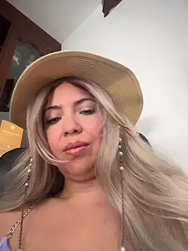 Snapshot of IsaSantoDomingo chatting on December 15, 2025, 3:27 pm IsaSantoDomingo online show from December 15, 2025, 3:27 pm