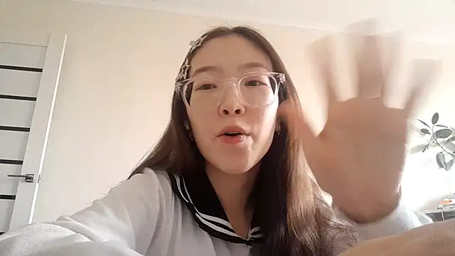 Snapshot of MollyTiger chatting on December 2, 2025, 5:35 am MollyTiger online show from December 2, 2025, 5:35 am