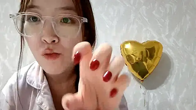 Snapshot of MollyTiger chatting on December 17, 2025, 2:34 pm MollyTiger online show from December 17, 2025, 2:34 pm