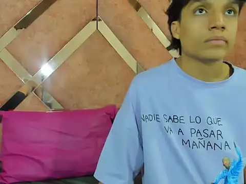 Snapshot of Yui_And_rin_ chatting on December 5, 2025, 2:31 am Yui And rin online show from December 5, 2025, 2:31 am