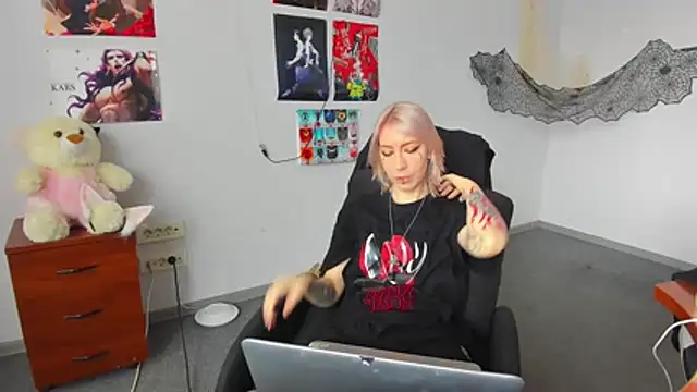 AuraliLi online show from December 17, 2025, 10:21 am