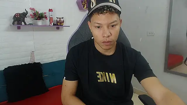 Snapshot of marcus_20 chatting on December 5, 2025, 2:03 pm marcus 20 online show from December 5, 2025, 2:03 pm