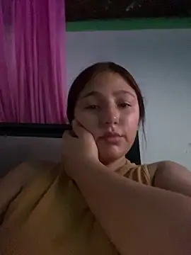 Snapshot of Emily_milk_1 chatting on February 14, 2026, 4:31 am Emily milk 1 online show from February 14, 2026, 4:31 am