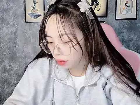 Snapshot of Aria5999 chatting on December 15, 2025, 7:40 pm Aria5999 online show from December 15, 2025, 7:40 pm