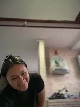 Snapshot of -Nala chatting on December 17, 2025, 10:27 pm -Nala online show from December 17, 2025, 10:27 pm