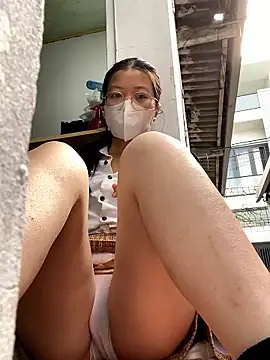 Snapshot of rose2111 chatting on January 13, 2026, 3:34 am rose2111 online show from January 13, 2026, 3:34 am