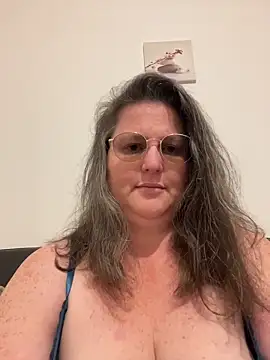 Snapshot of bea_french_curvy chatting on April 25, 2026, 9:23 pm bea french curvy online show from April 25, 2026, 9:23 pm