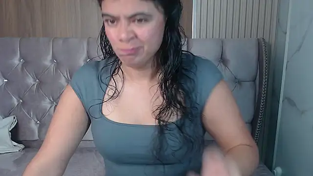 Snapshot of Evangeline_b chatting on December 5, 2025, 12:58 pm Evangeline b online show from December 5, 2025, 12:58 pm