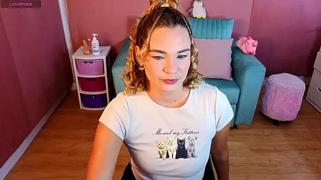 Snapshot of AdharaWo chatting on December 4, 2025, 1:20 pm AdharaWo online show from December 4, 2025, 1:20 pm