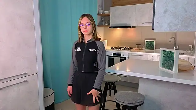 Snapshot of SharriDobes chatting on December 3, 2025, 3:54 pm SharriDobes online show from December 3, 2025, 3:54 pm