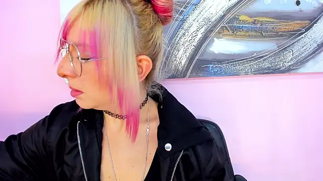 Snapshot of samanta-fox chatting on December 5, 2025, 5:31 pm samanta-fox online show from December 5, 2025, 5:31 pm