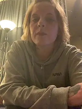 Snapshot of Tiffy90 chatting on December 16, 2025, 9:31 pm Tiffy90 online show from December 16, 2025, 9:31 pm