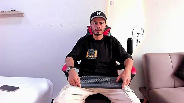 Snapshot of MatthewCullen chatting on January 7, 2026, 8:00 pm MatthewCullen online show from January 7, 2026, 8:00 pm