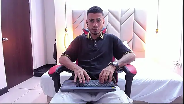 Snapshot of MatthewCullen chatting on January 8, 2026, 10:12 pm MatthewCullen online show from January 8, 2026, 10:12 pm