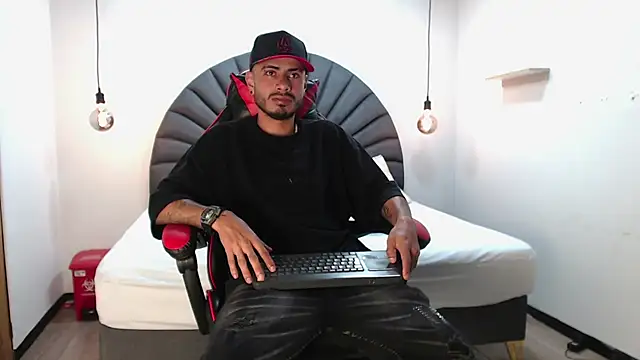 Snapshot of MatthewCullen chatting on January 14, 2026, 2:06 am MatthewCullen online show from January 14, 2026, 2:06 am