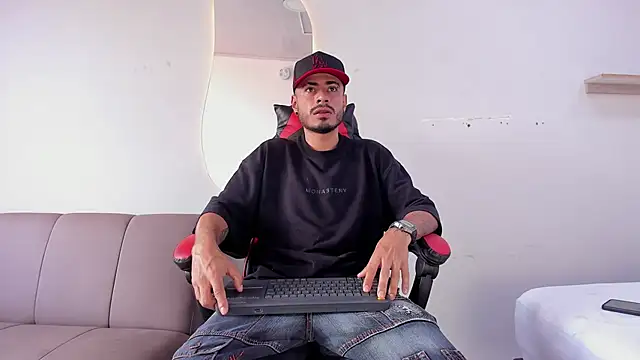 Snapshot of MatthewCullen chatting on January 17, 2026, 8:12 pm MatthewCullen online show from January 17, 2026, 8:12 pm