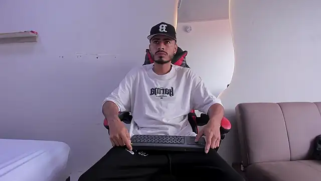 Snapshot of MatthewCullen chatting on February 2, 2026, 8:40 pm MatthewCullen online show from February 2, 2026, 8:40 pm