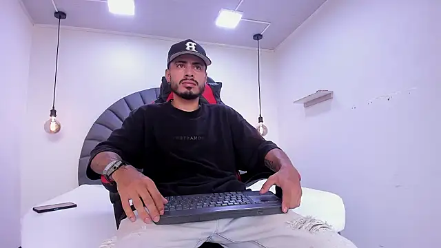 Snapshot of MatthewCullen chatting on February 5, 2026, 7:51 pm MatthewCullen online show from February 5, 2026, 7:51 pm