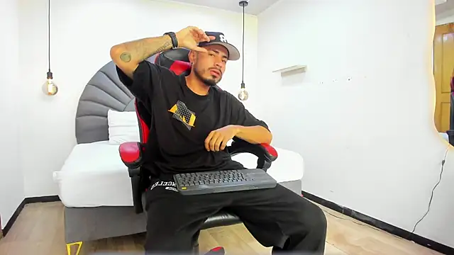 Snapshot of MatthewCullen chatting on February 7, 2026, 7:50 pm MatthewCullen online show from February 7, 2026, 7:50 pm